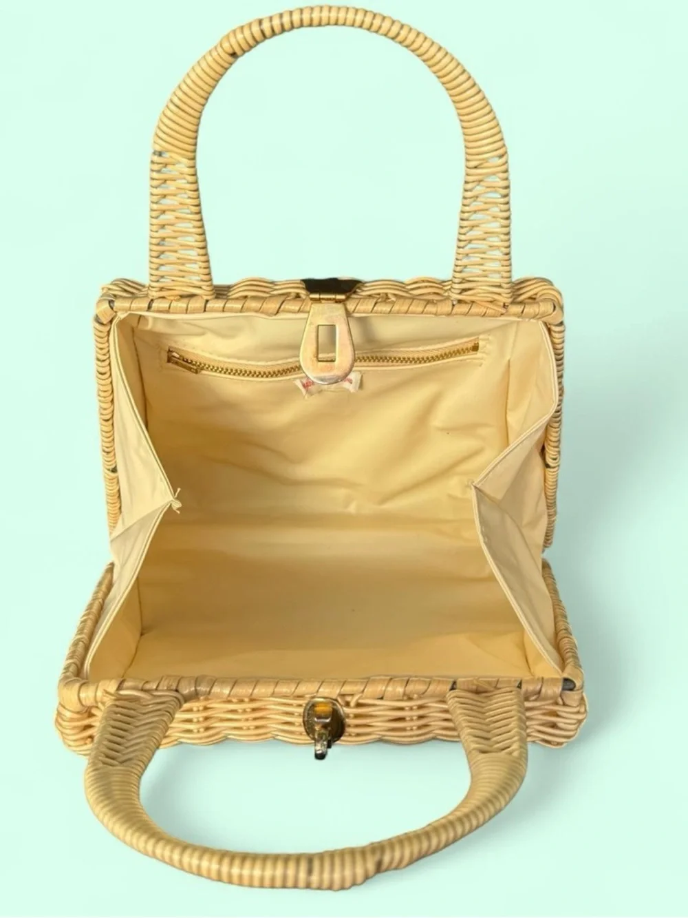 Vintage Woven Straw Hand Bag - Picture 3 of 4